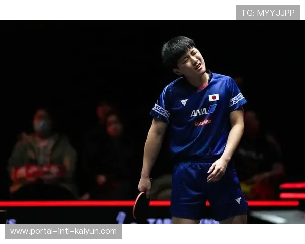 张本智和香港站夺冠亲吻球台,成日本首位WTT总决赛男单冠军 张本智和香港站夺冠亲吻球台,成日本首位WTT总决赛男单冠军